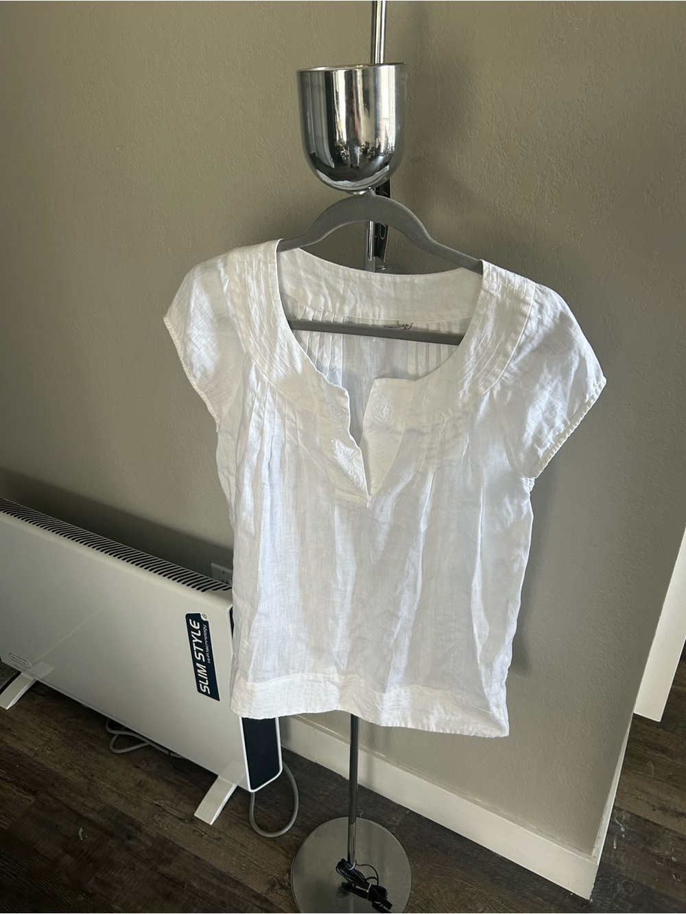 Sussan 100% White Linen Cap Sleeve Split Neck Top